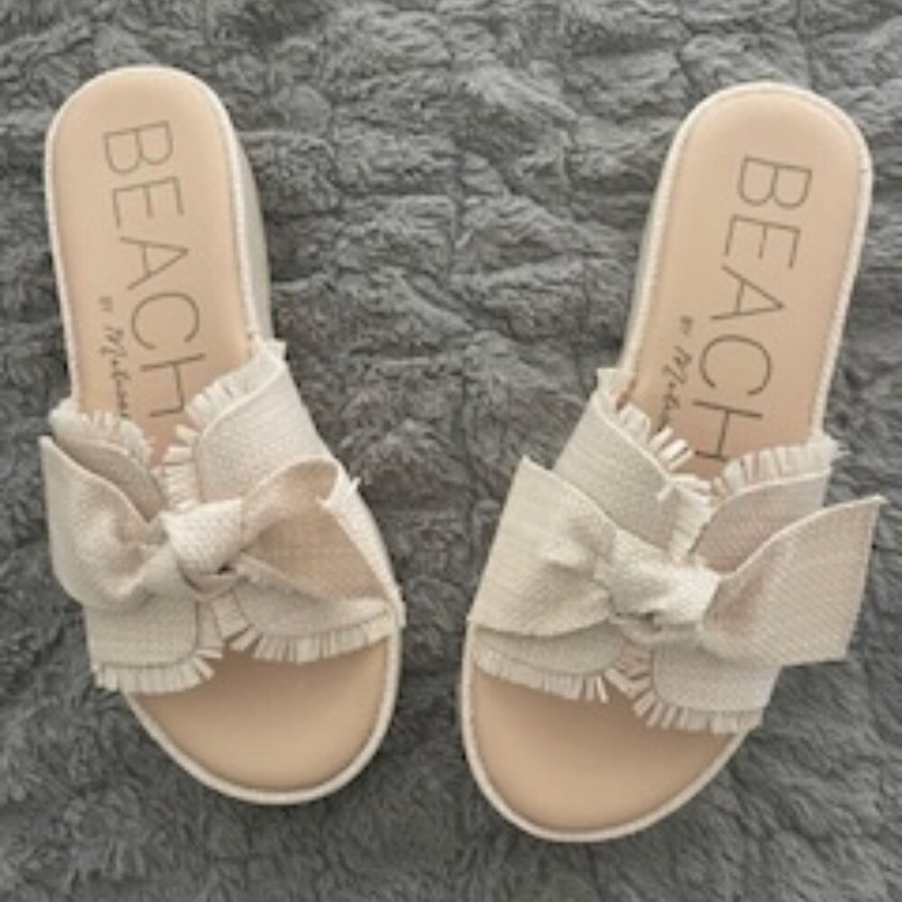 Beach by Matisse cream sandals NWOT 8 1/2